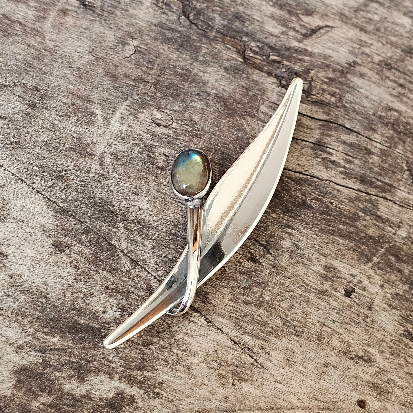 1960s Vintage Modernist Silver Spectrolite Labradorite Flower Brooch by Elis Kauppi for Kupittaan Kulta
