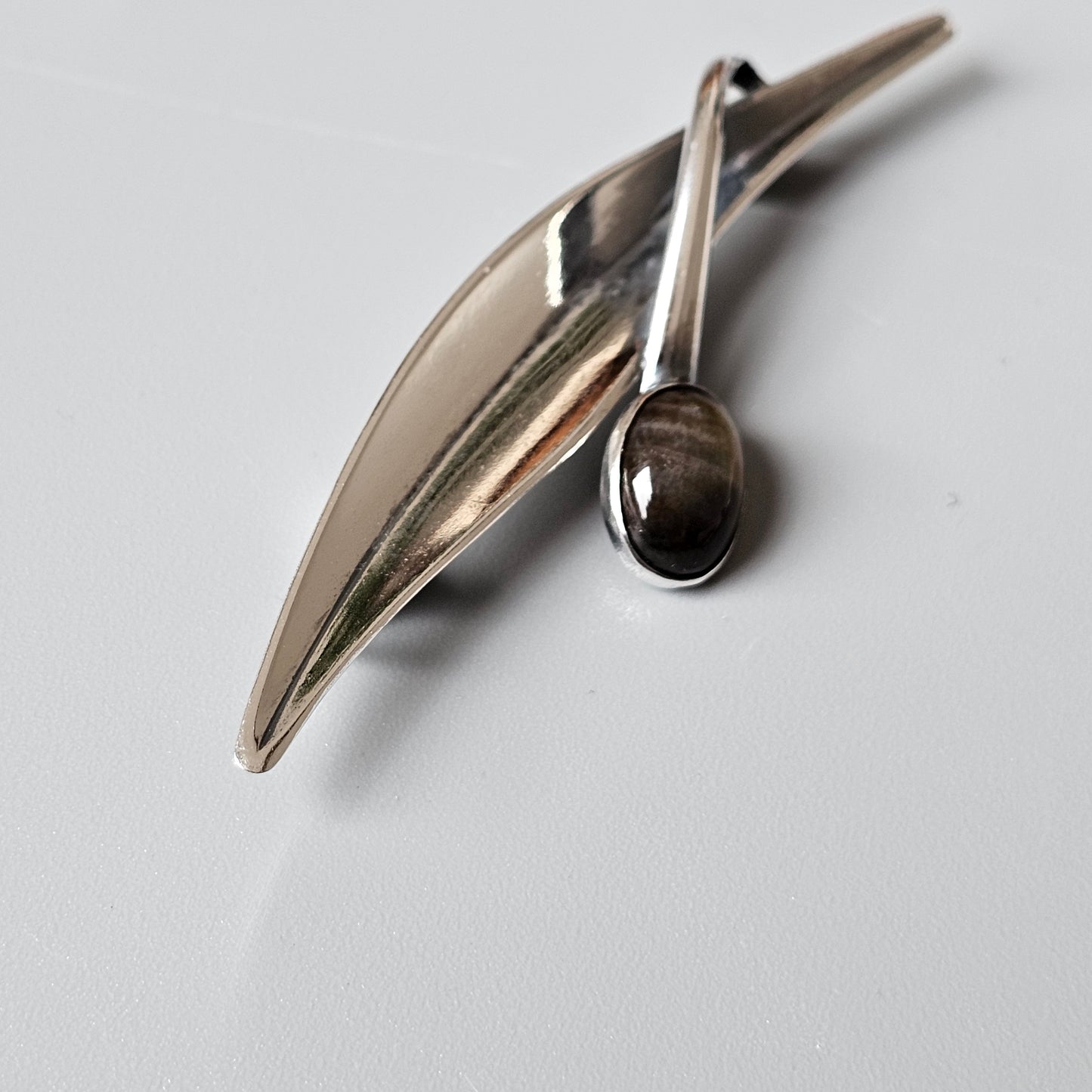 1960s Vintage Modernist Silver Spectrolite Labradorite Flower Brooch by Elis Kauppi for Kupittaan Kulta