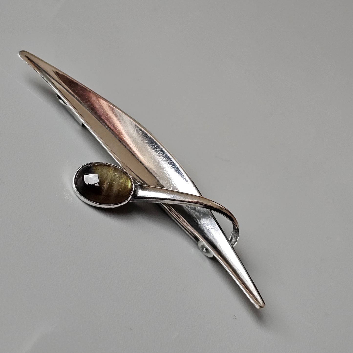 1960s Vintage Modernist Silver Spectrolite Labradorite Flower Brooch by Elis Kauppi for Kupittaan Kulta
