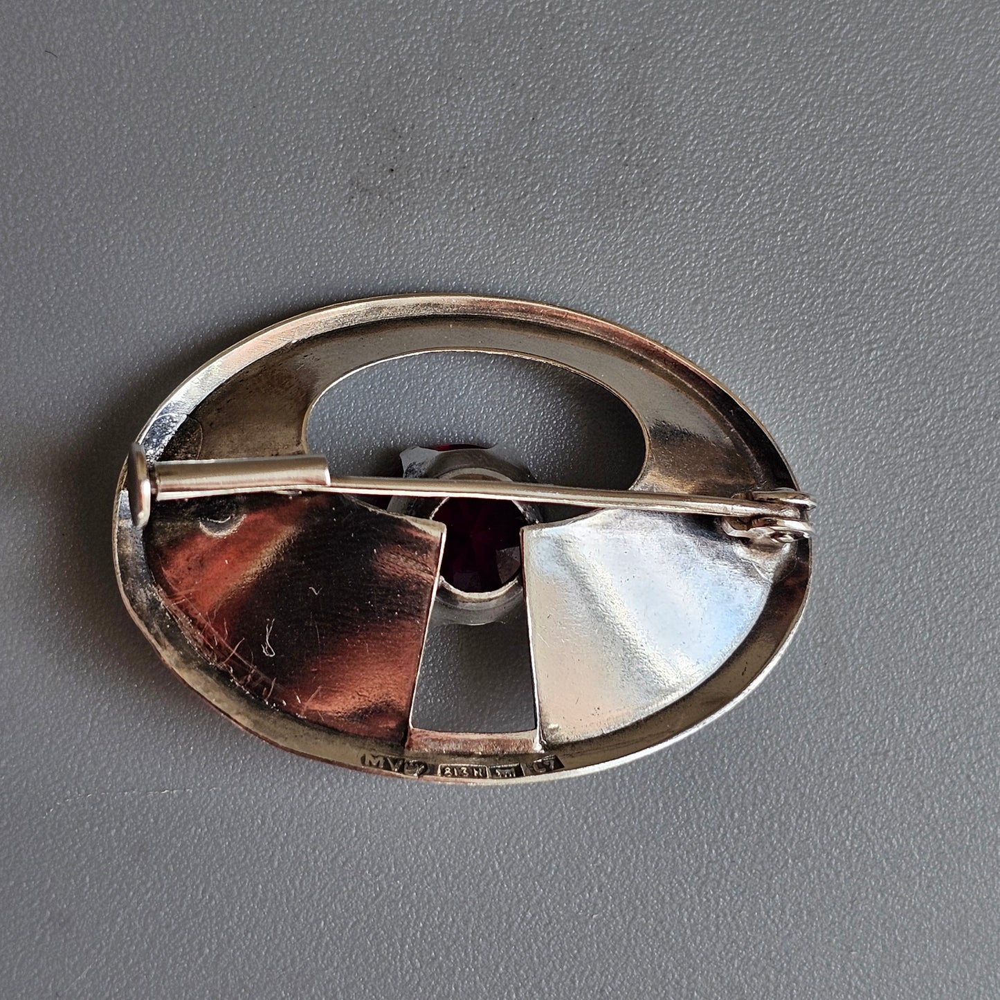 1960s Finnish Modernist Silver Space Age Brooch with Lab-Created Ruby – Martti Viikinniemi 1964
