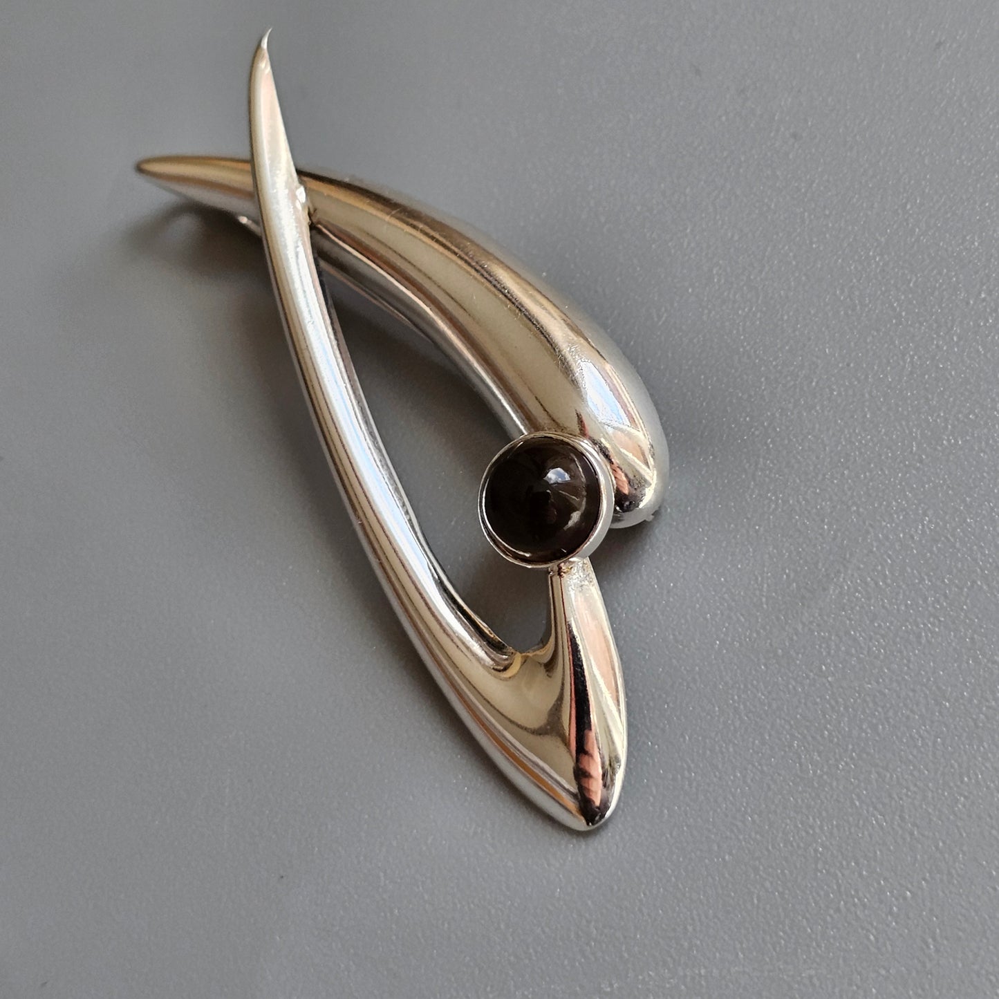 1960s Modernist Finnish Silver Brooch with Smoky Quartz – Kultaseppä Salovaara