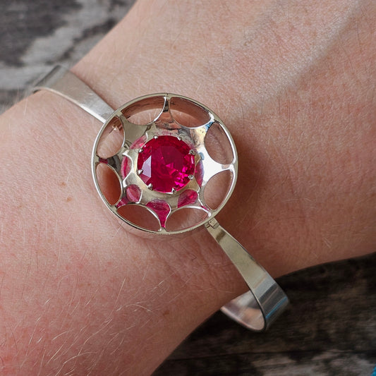 1960s Vintage Modernist Silver & Lab-Created Ruby Bangle Bracelet by Kultaseppä Salovaara 1967
