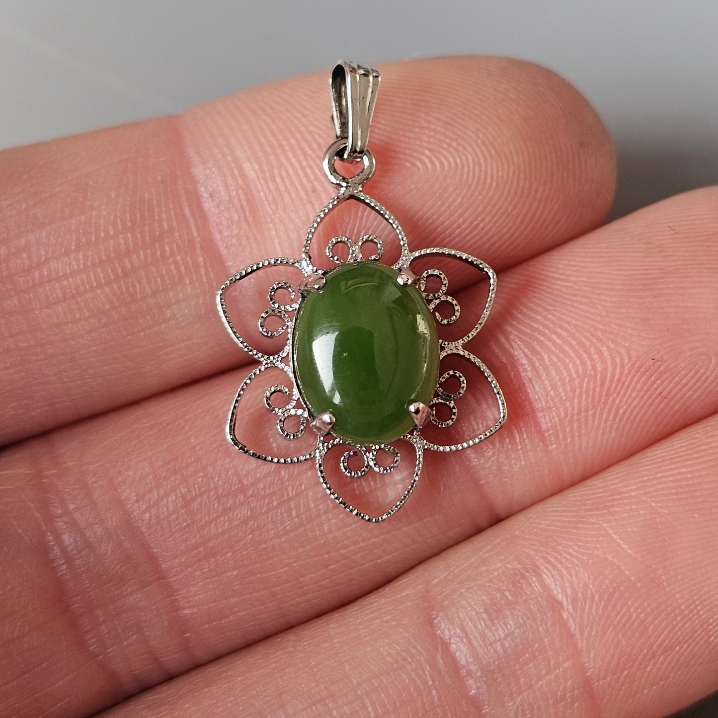 Vintage Sterling Silver Filigree & Nephrite Jade Necklace Pendant
