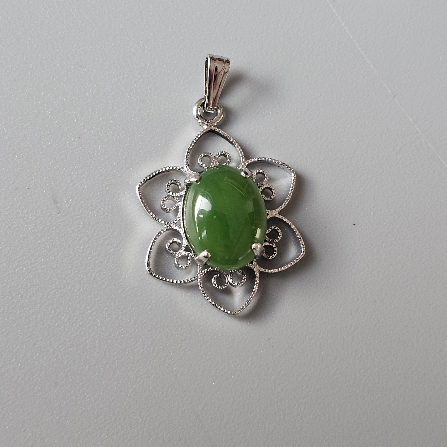 Vintage Sterling Silver Filigree & Nephrite Jade Necklace Pendant