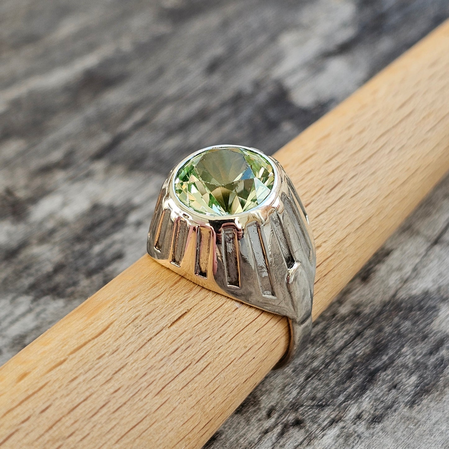 1960s 1970s Scandinavian Modernist 830 Silver & Green Spinel Ring