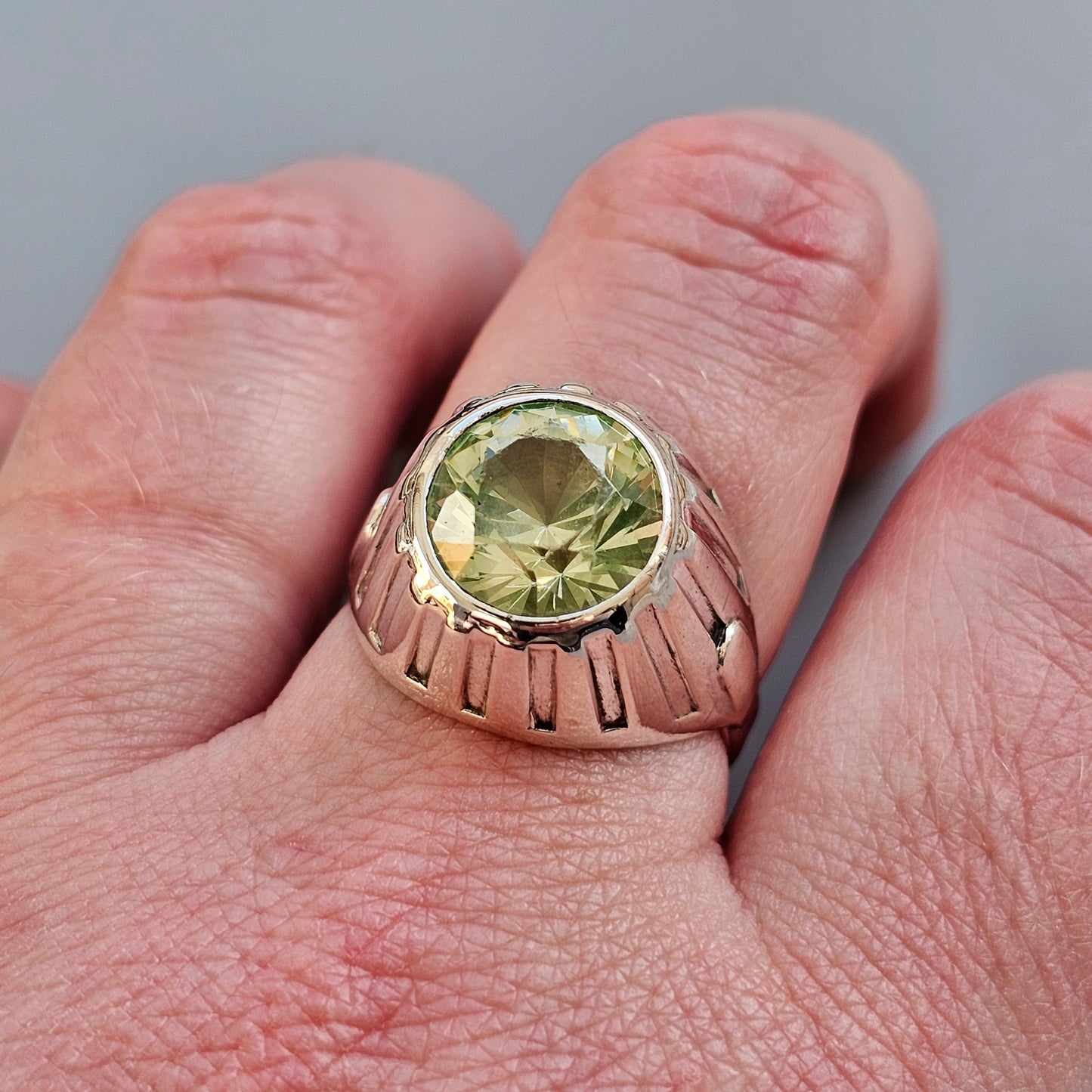 1960s 1970s Scandinavian Modernist 830 Silver & Green Spinel Ring