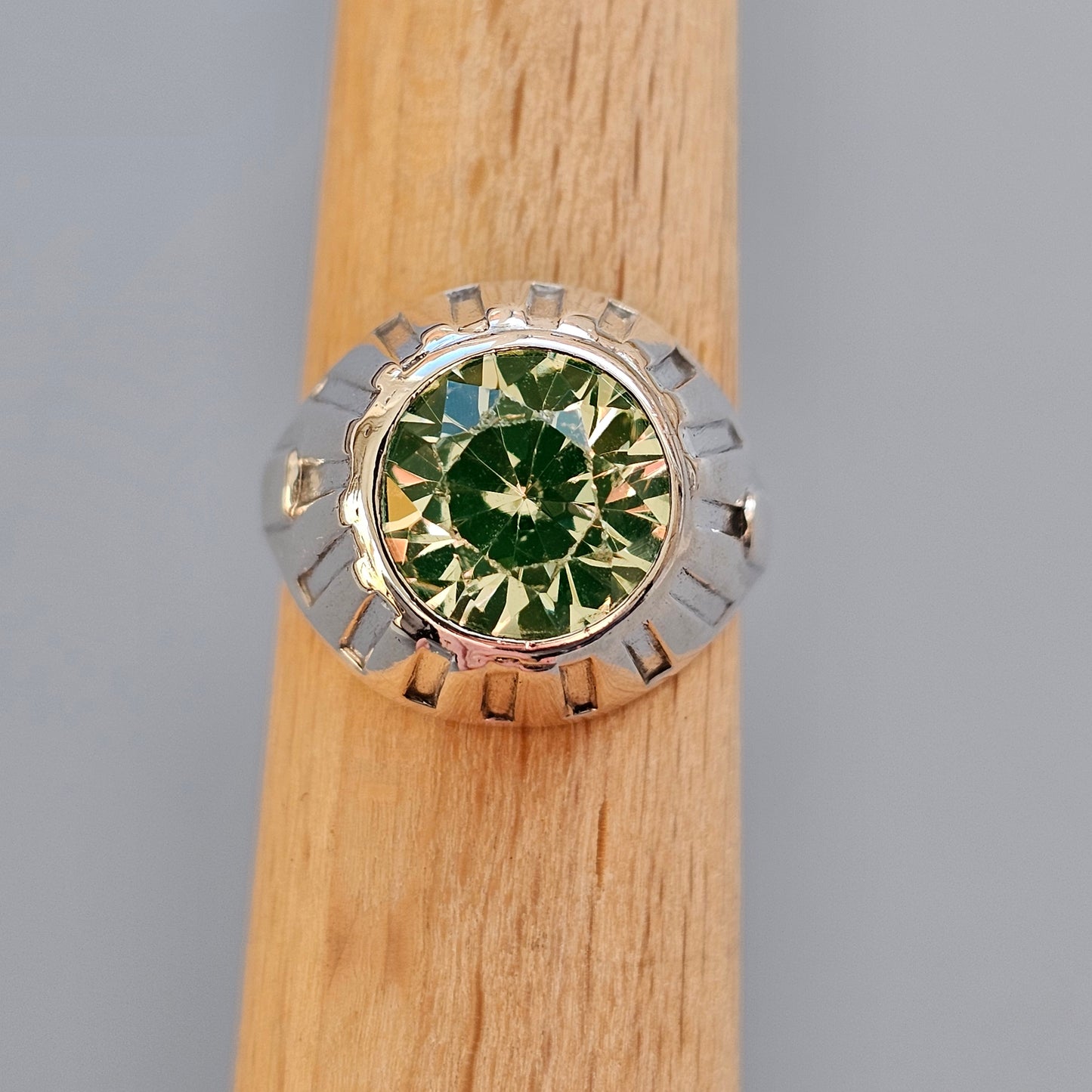 1960s 1970s Scandinavian Modernist 830 Silver & Green Spinel Ring