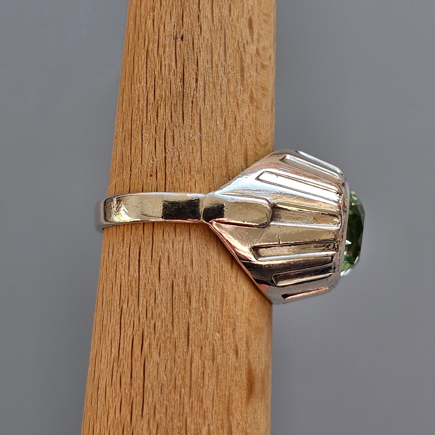 1960s 1970s Scandinavian Modernist 830 Silver & Green Spinel Ring