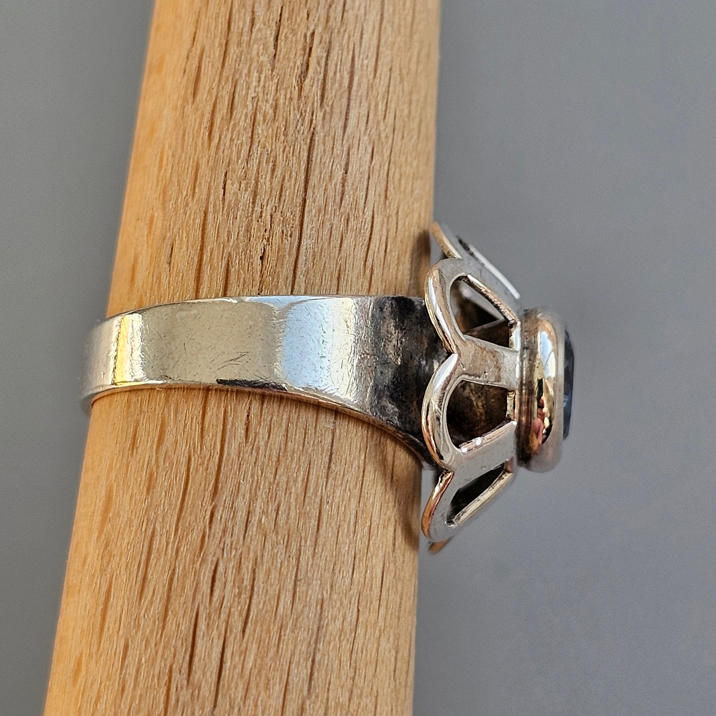1960s Finnish Modernist Silver & Blue Spinel Ring by Kultaseppä Salovaara 1969