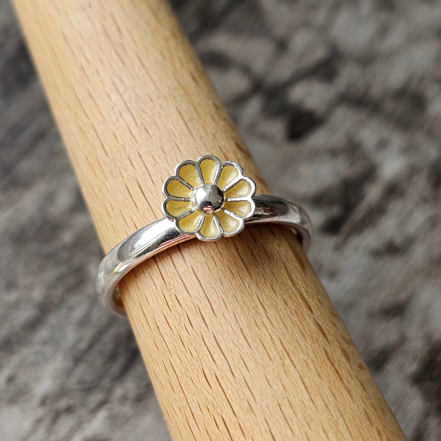 Spinning Danish 925 Sterling Silver Yellow Enamel Daisy Flower Stacking Ring Hans Henrik Nygaard