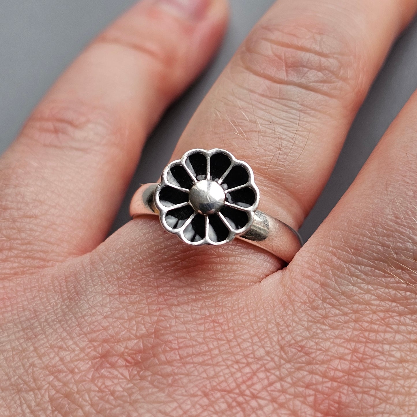 Spinning Danish 925 Sterling Silver Black Enamel Daisy Flower Stacking Ring Hans Henrik Nygaard