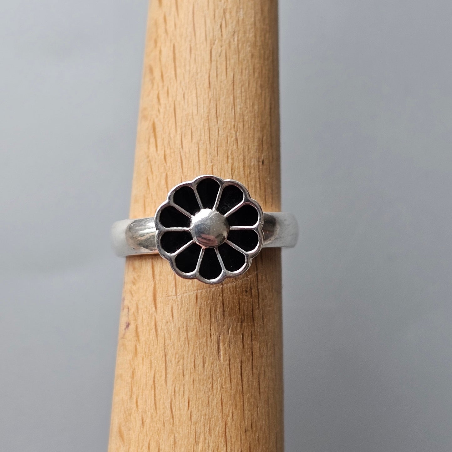 Spinning Danish 925 Sterling Silver Black Enamel Daisy Flower Stacking Ring Hans Henrik Nygaard