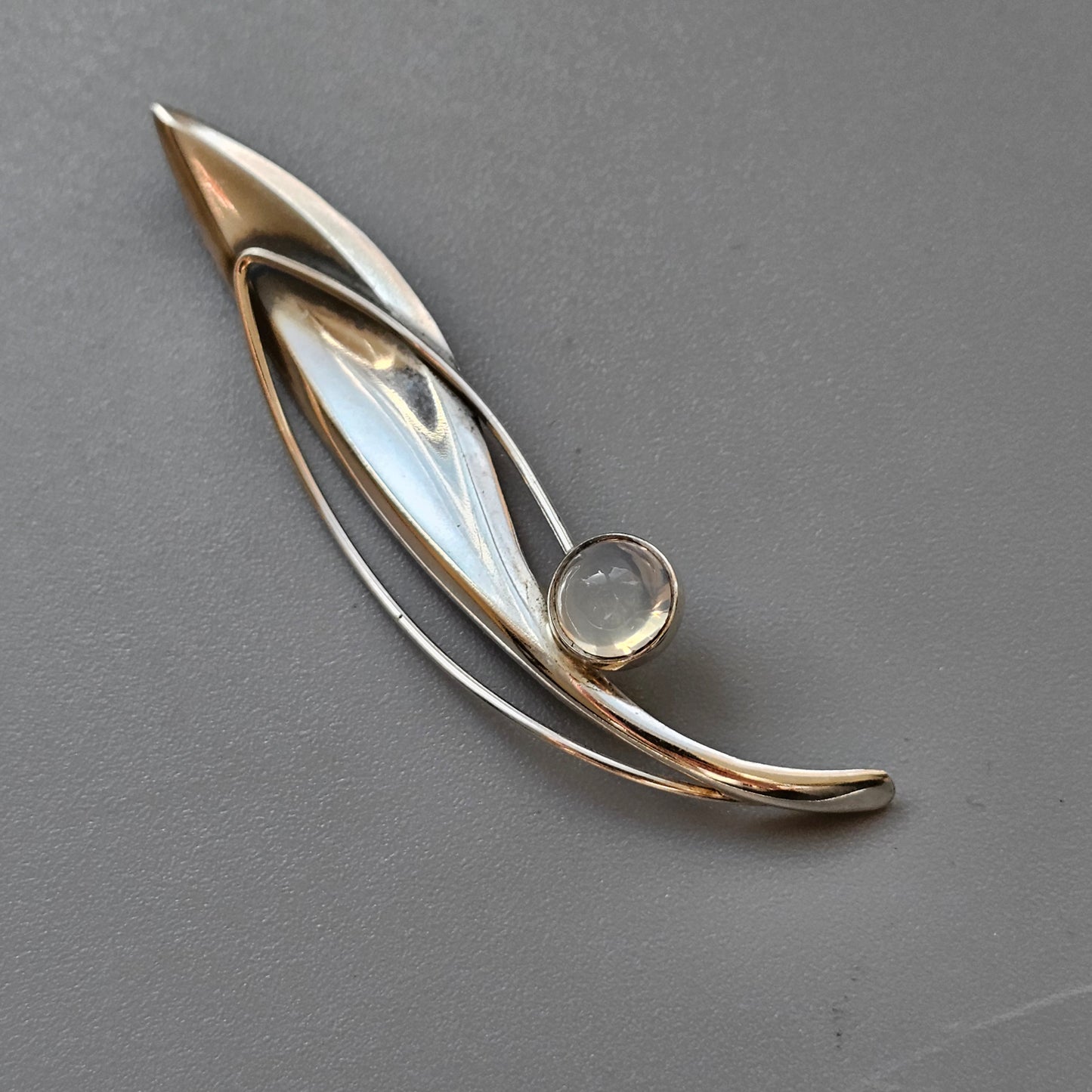 Finnish 1960s Modernist Silver & Chalcedony Flower Brooch by Elis Kauppi Kupittaan Kulta