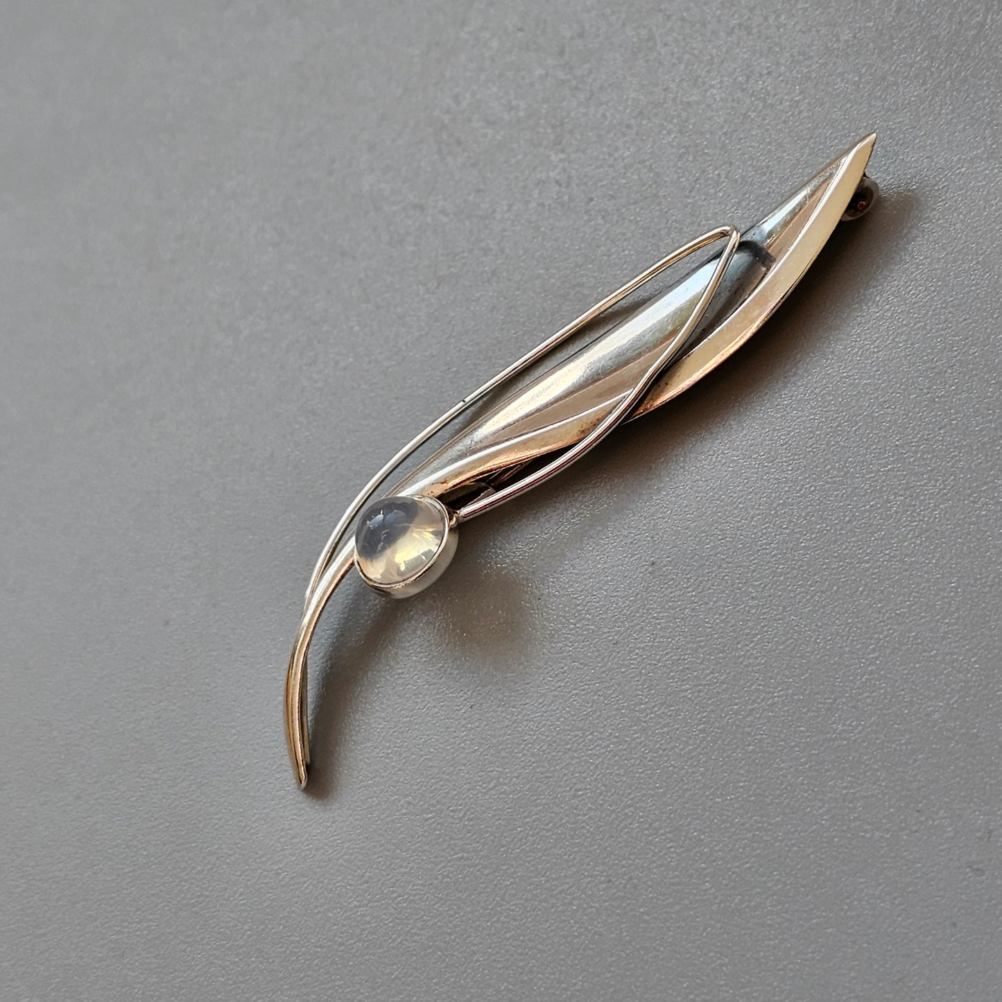 Finnish 1960s Modernist Silver & Chalcedony Flower Brooch by Elis Kauppi Kupittaan Kulta