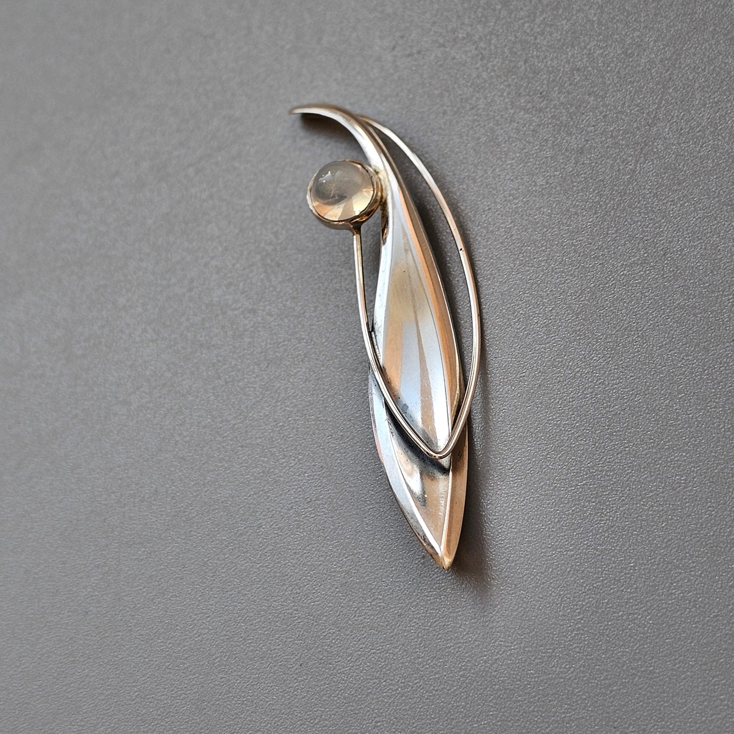 Finnish 1960s Modernist Silver & Chalcedony Flower Brooch by Elis Kauppi Kupittaan Kulta