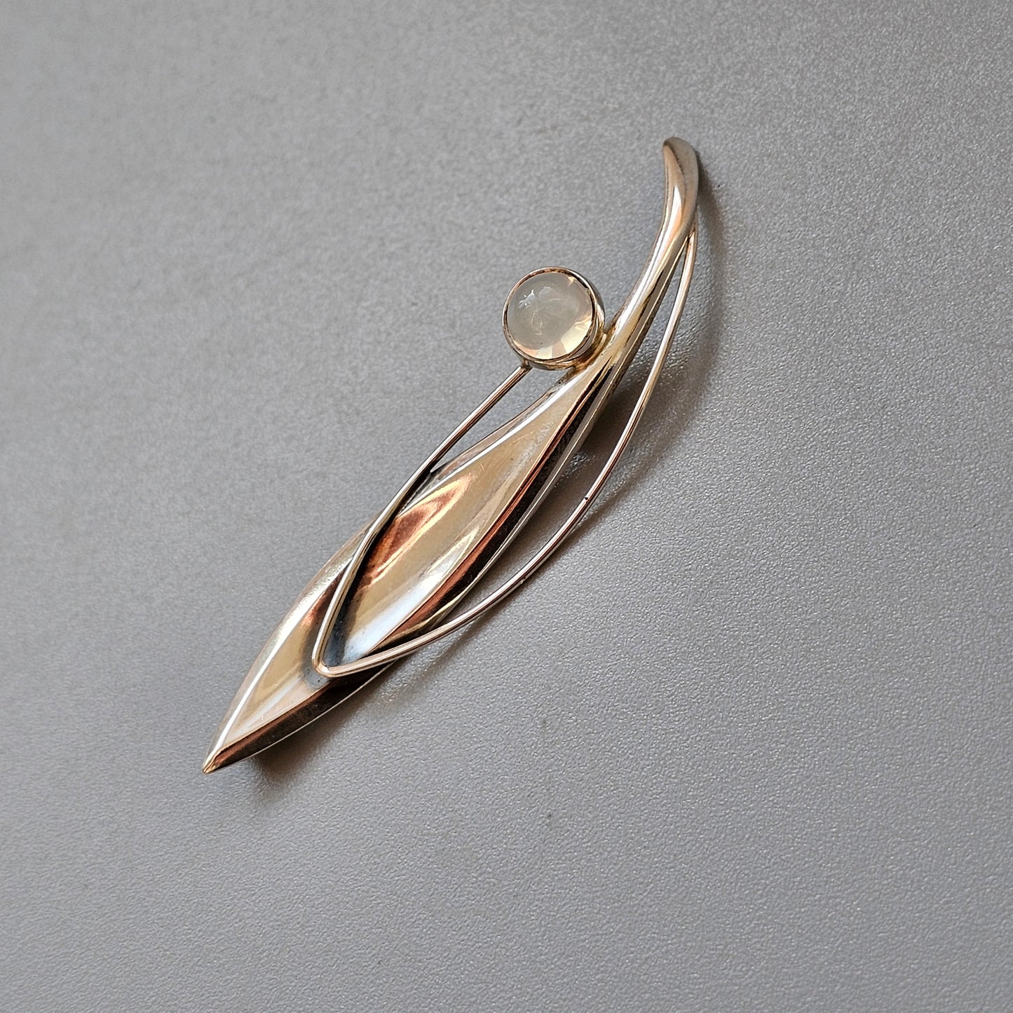 Finnish 1960s Modernist Silver & Chalcedony Flower Brooch by Elis Kauppi Kupittaan Kulta