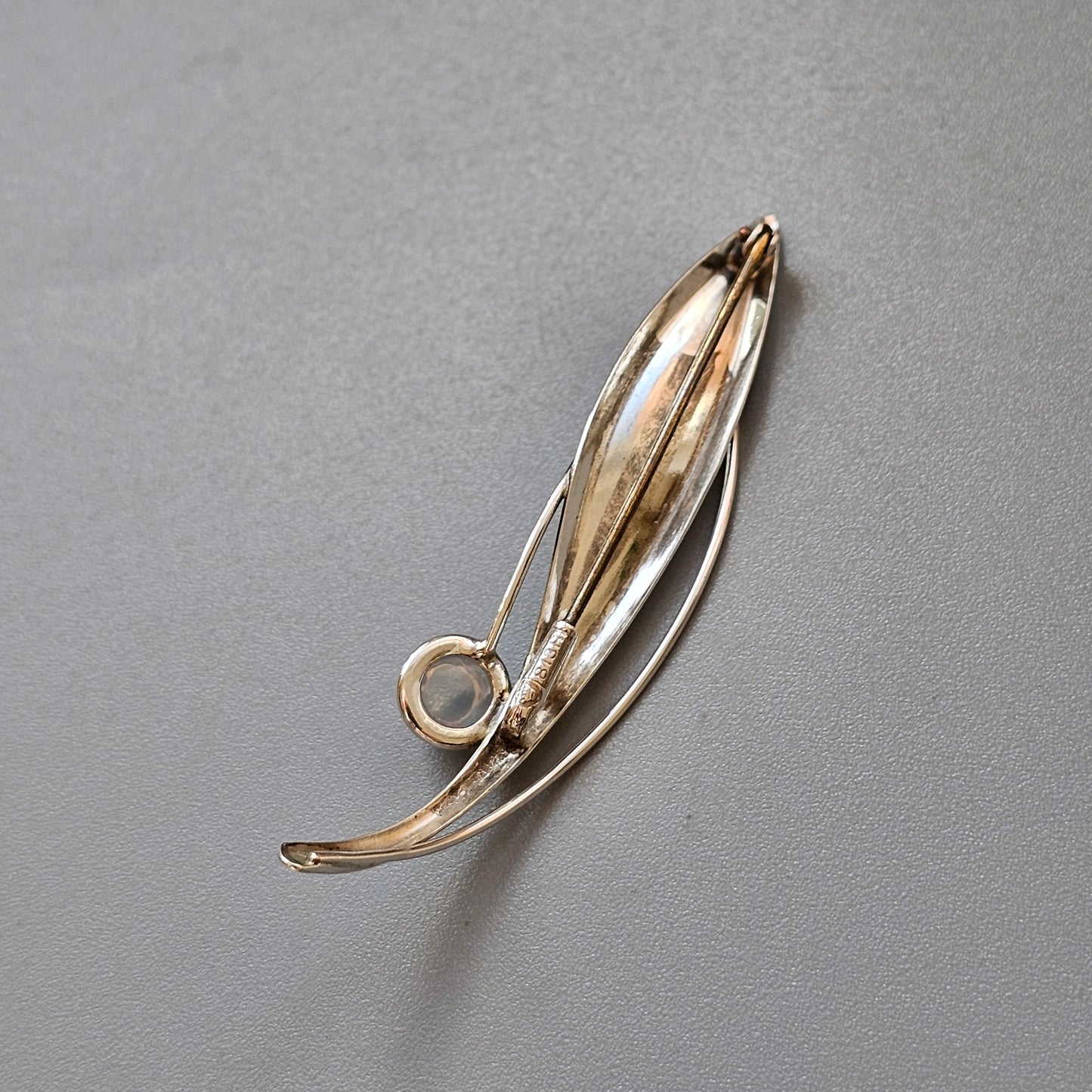 Finnish 1960s Modernist Silver & Chalcedony Flower Brooch by Elis Kauppi Kupittaan Kulta