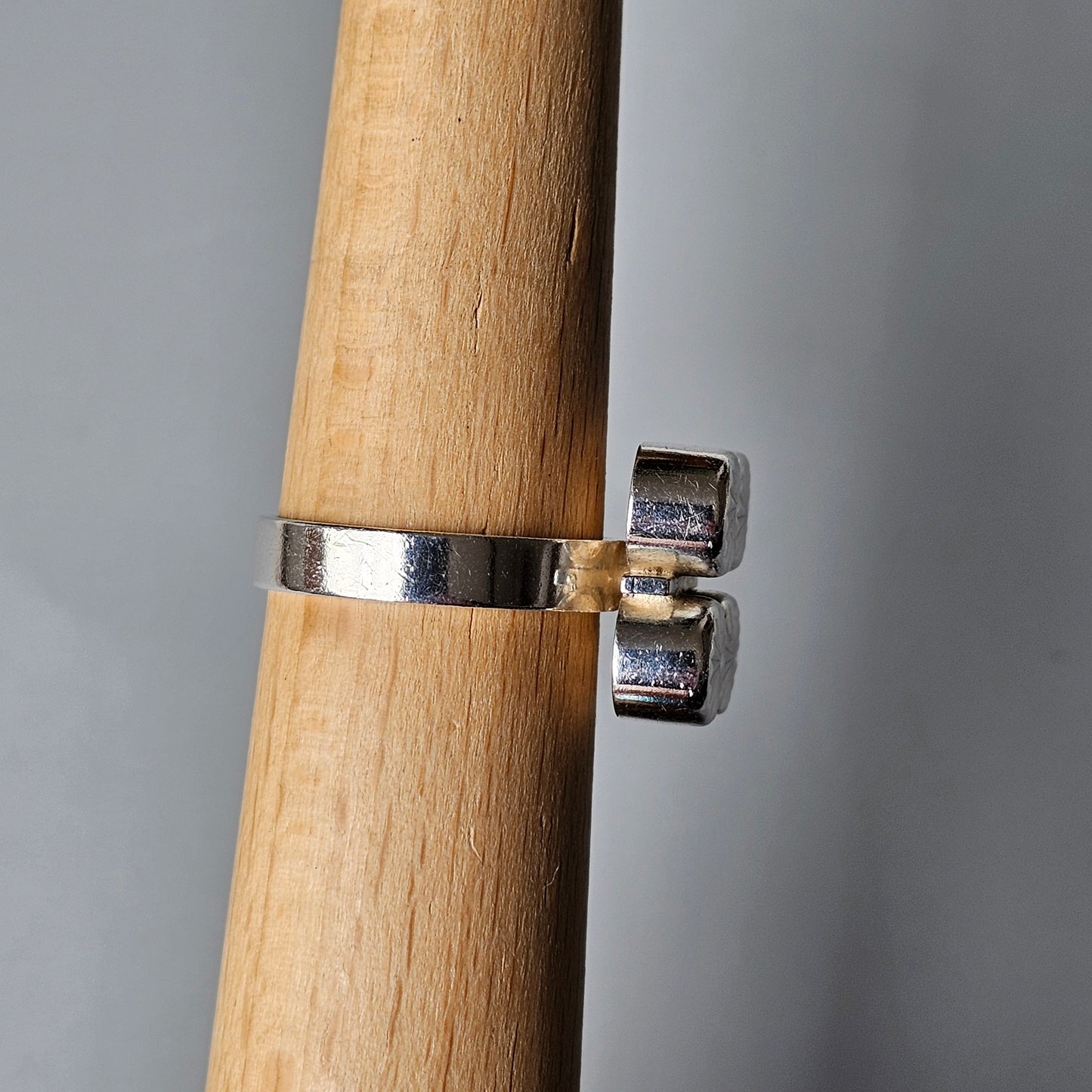 1960s Finnish Modernist Geometric Silver Ring by Martti Viikinniemi – 1967 Starburst Design, Sculptural Form