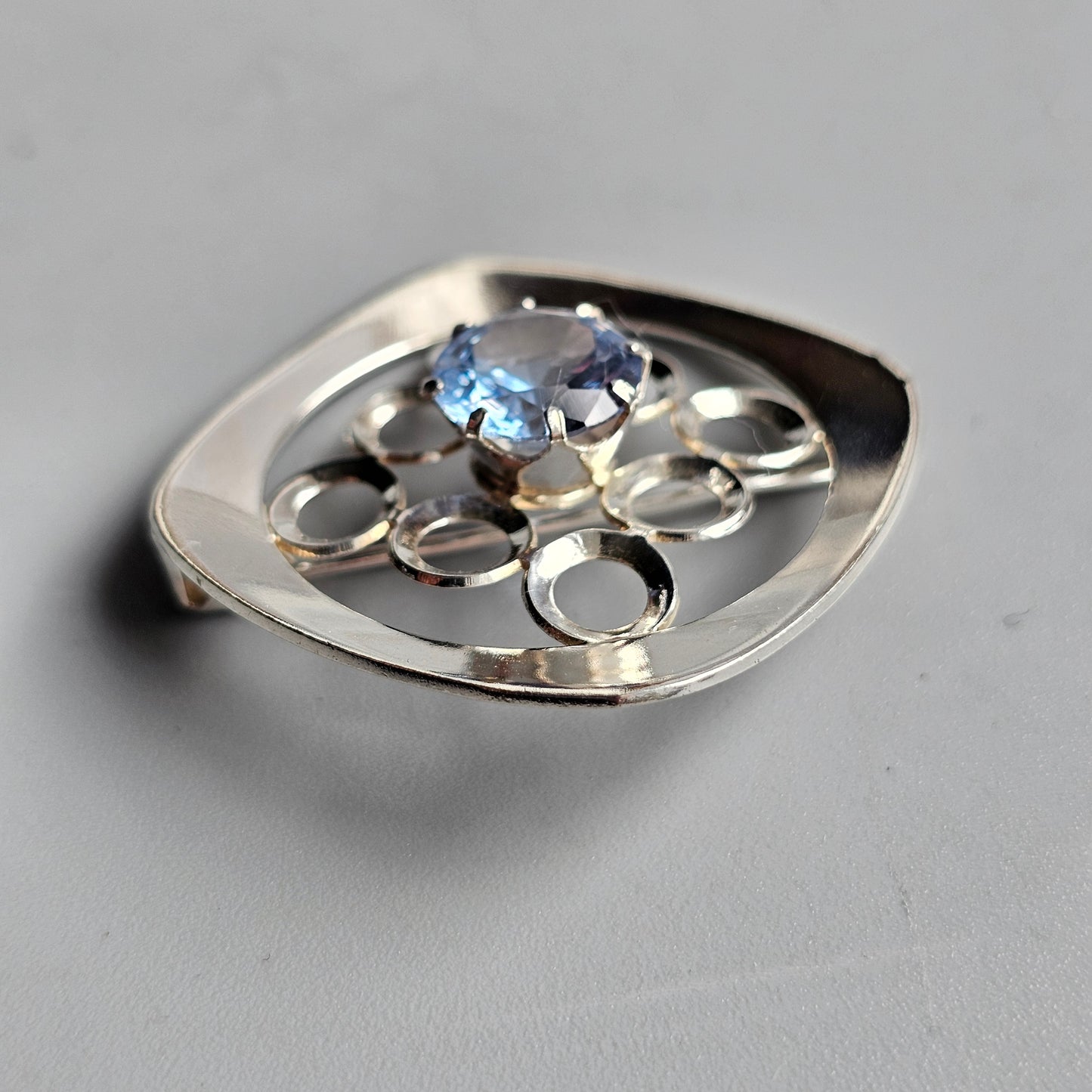 1960s Finnish Modernist Silver & Blue Spinel Brooch by Kultaseppä Salovaara — 1967