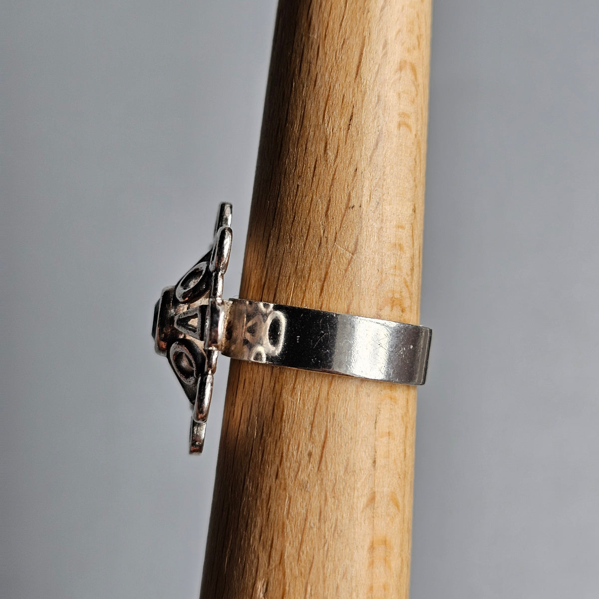 Modernist 1970s Kultaseppä Salovaara Finnish Sterling Silver & Green Spinel Ring - UK Ring Size O - US Ring Size 7 - 1971
