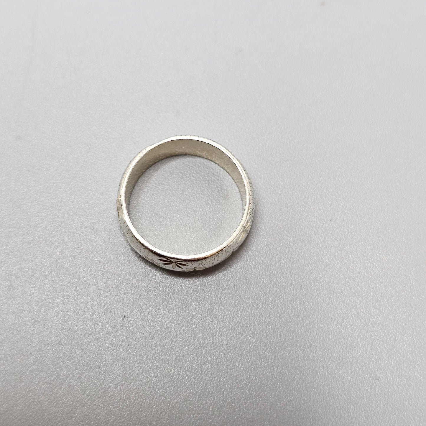 Vintage 1970s 1980s Sterling Silver Ring Band — Star Engraved Design - UK Ring Size L - US Ring Size 5.75