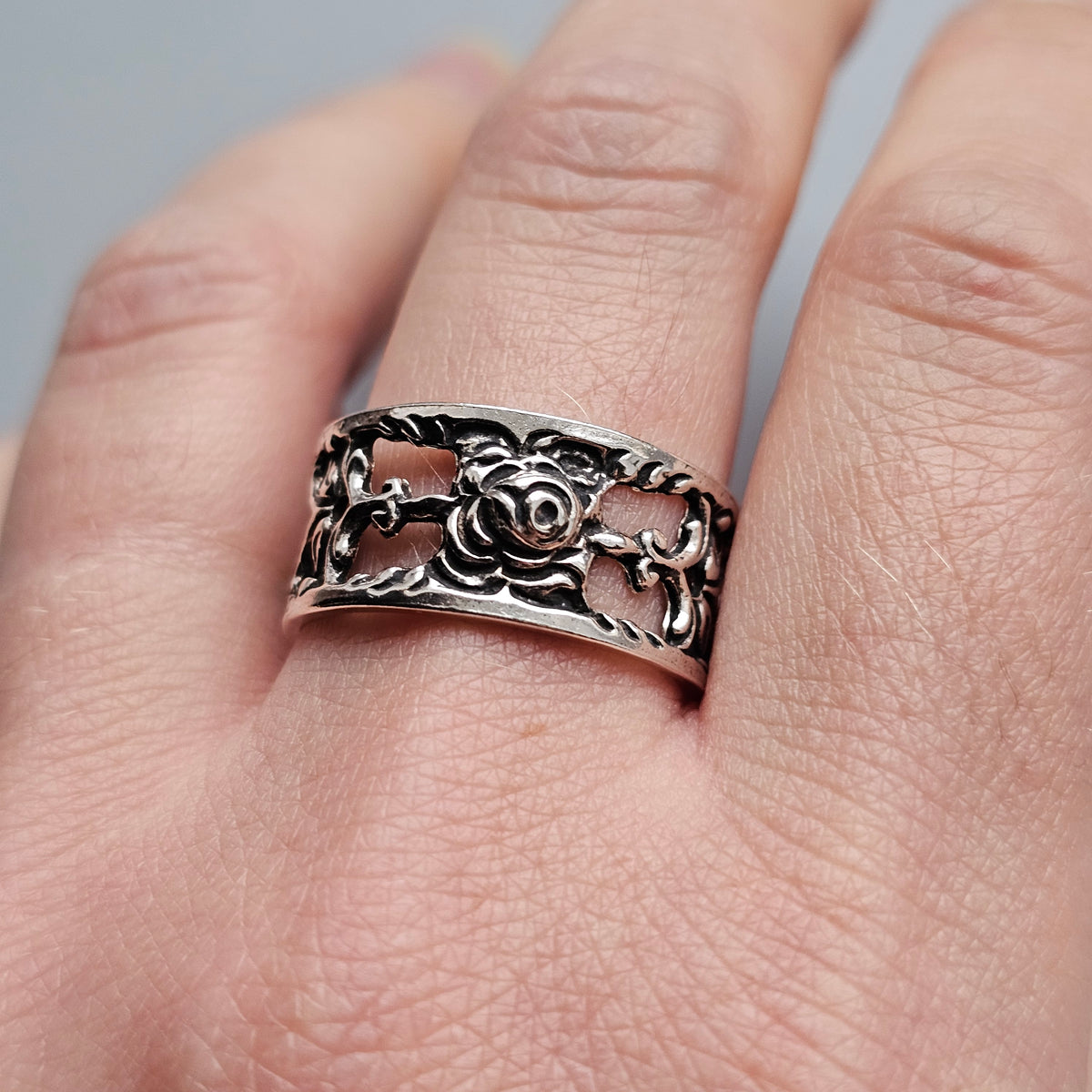 Vintage 1970s Finnish Silver Openwork Ring with Rose Bud and Leaf Motif - 1971