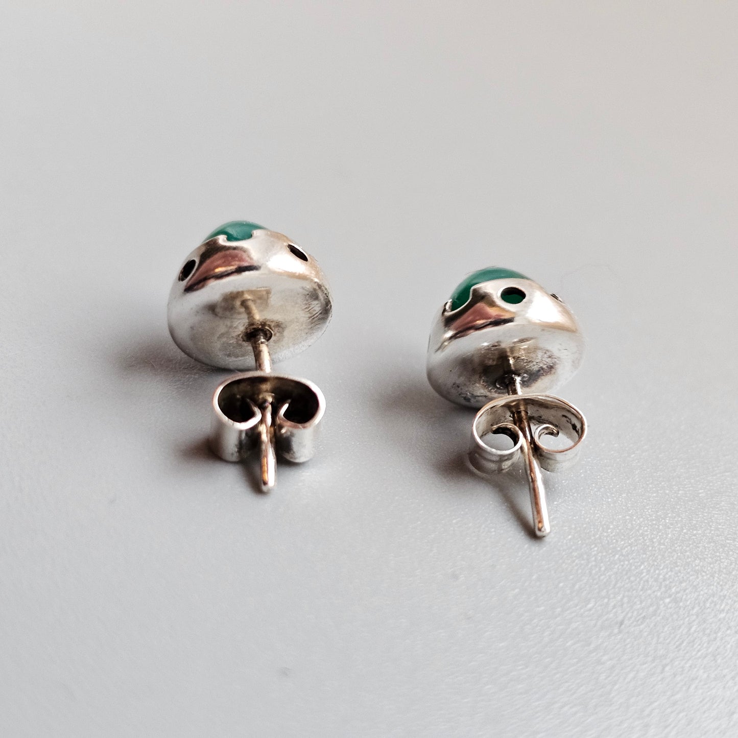 Vintage Modernist Finnish Silver & Chrysoprase Stud Earrings by Martti Viikinniemi 1960s