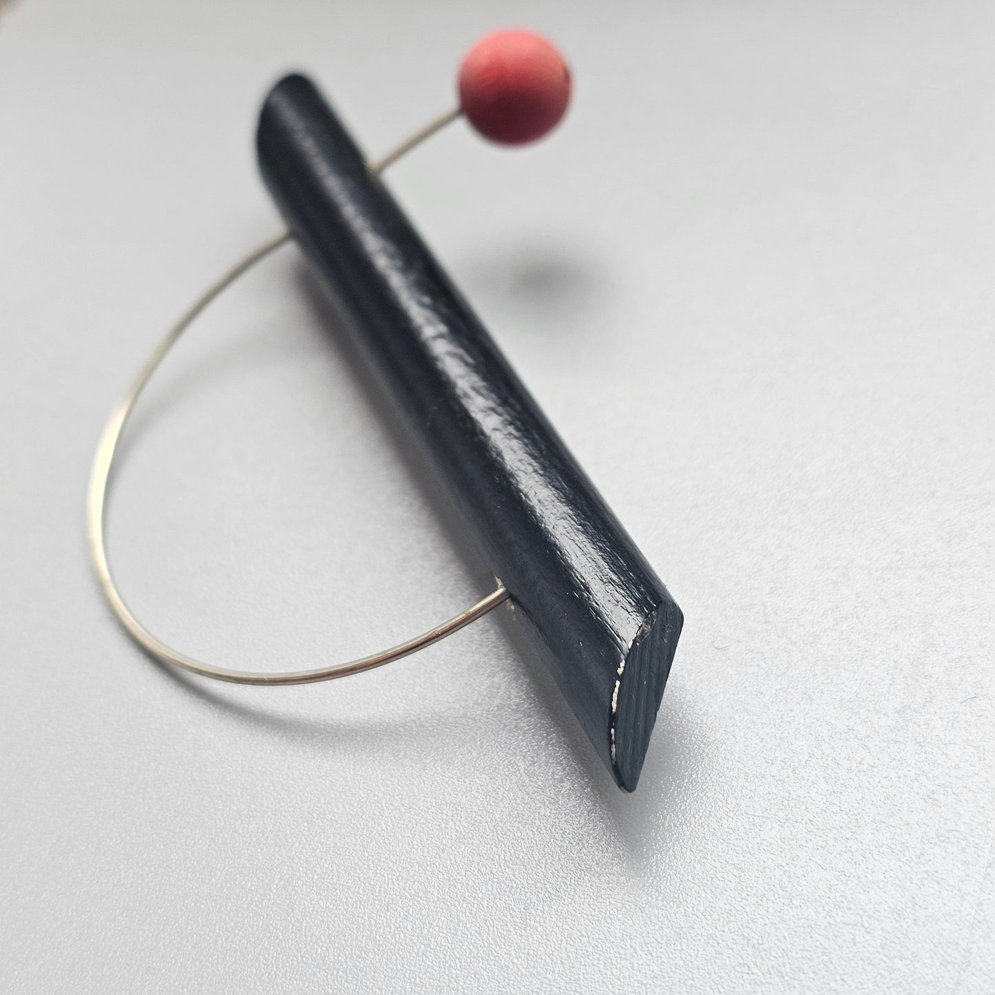 Vintage 1980s Aarikka Finland Black & Red Wooden Brooch – UFO Modernist Scandinavian Design