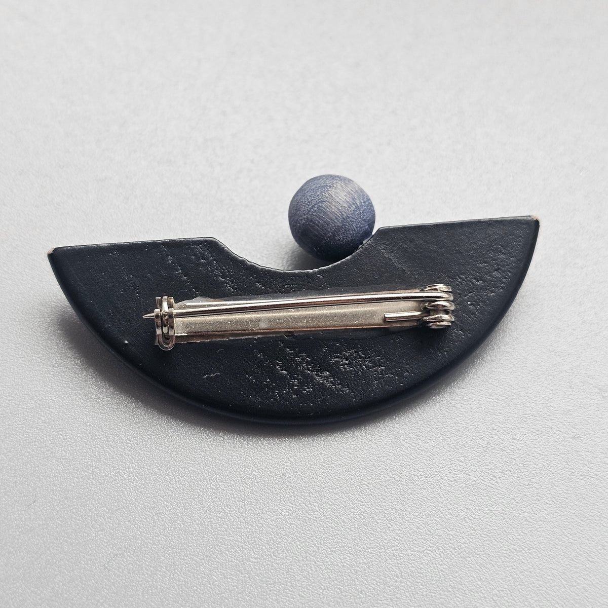 Vintage 1990s 1980s Aarikka Finland Black & Blue Wooden Brooch – Modernist Scandinavian Design