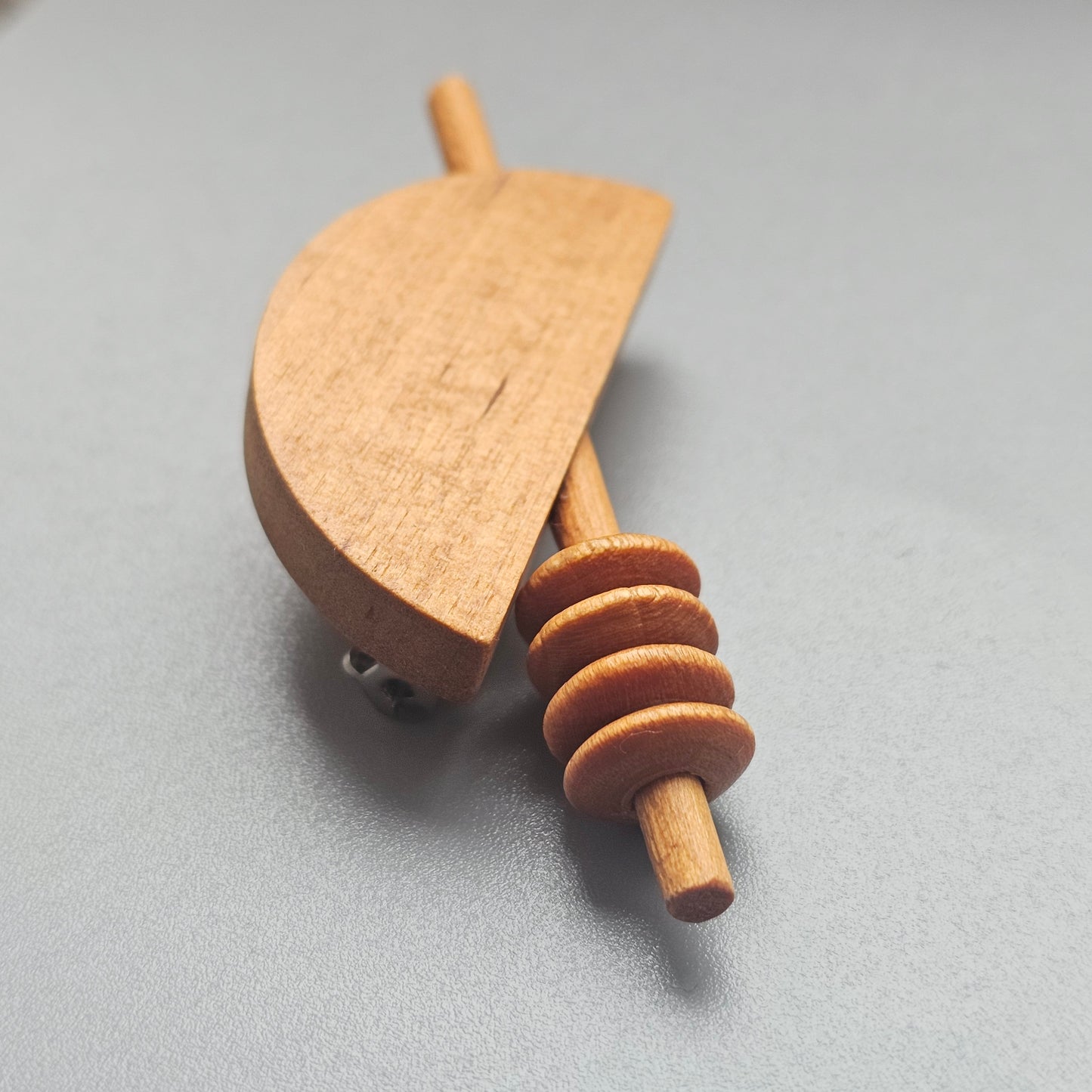 Vintage Aarikka Finland Honey Brown Wooden Brooch – Modernist Scandinavian Design