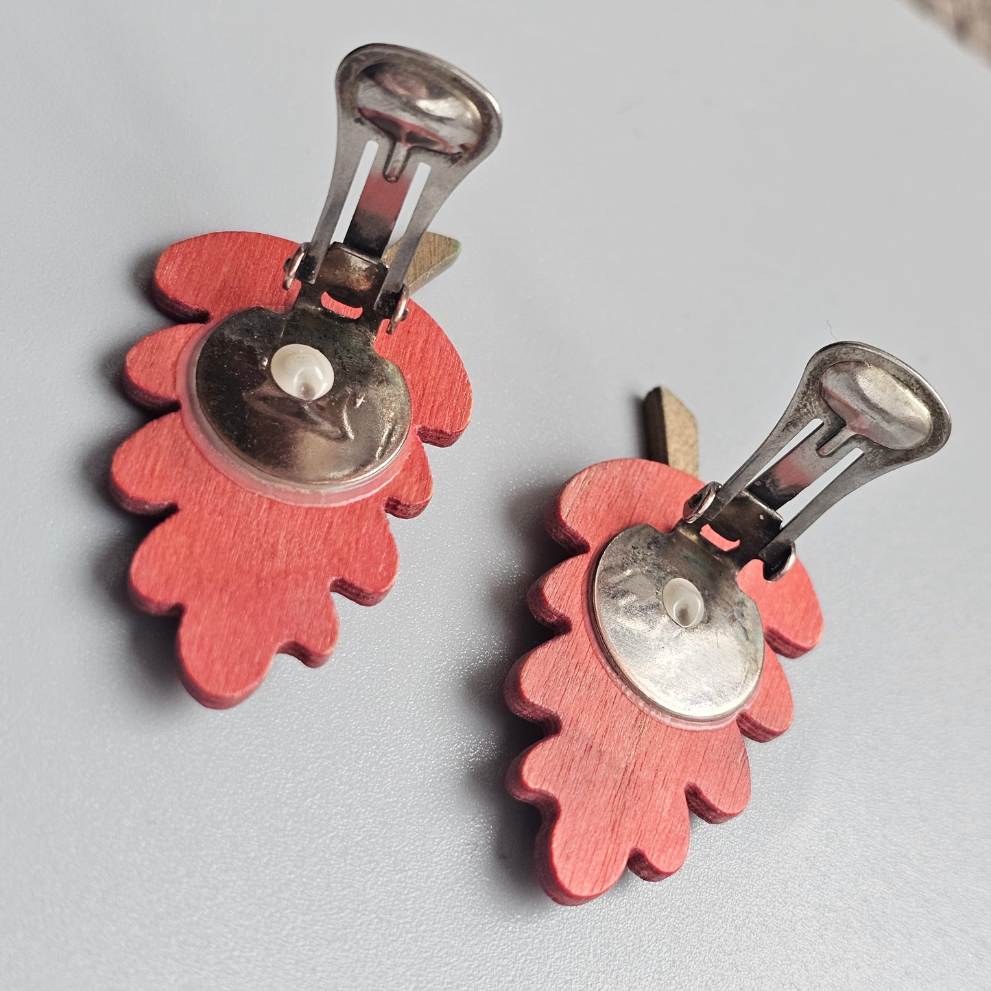 Vintage Aarikka Finland Wooden Leaf Clip On Earrings – Modernist Scandinavian Design