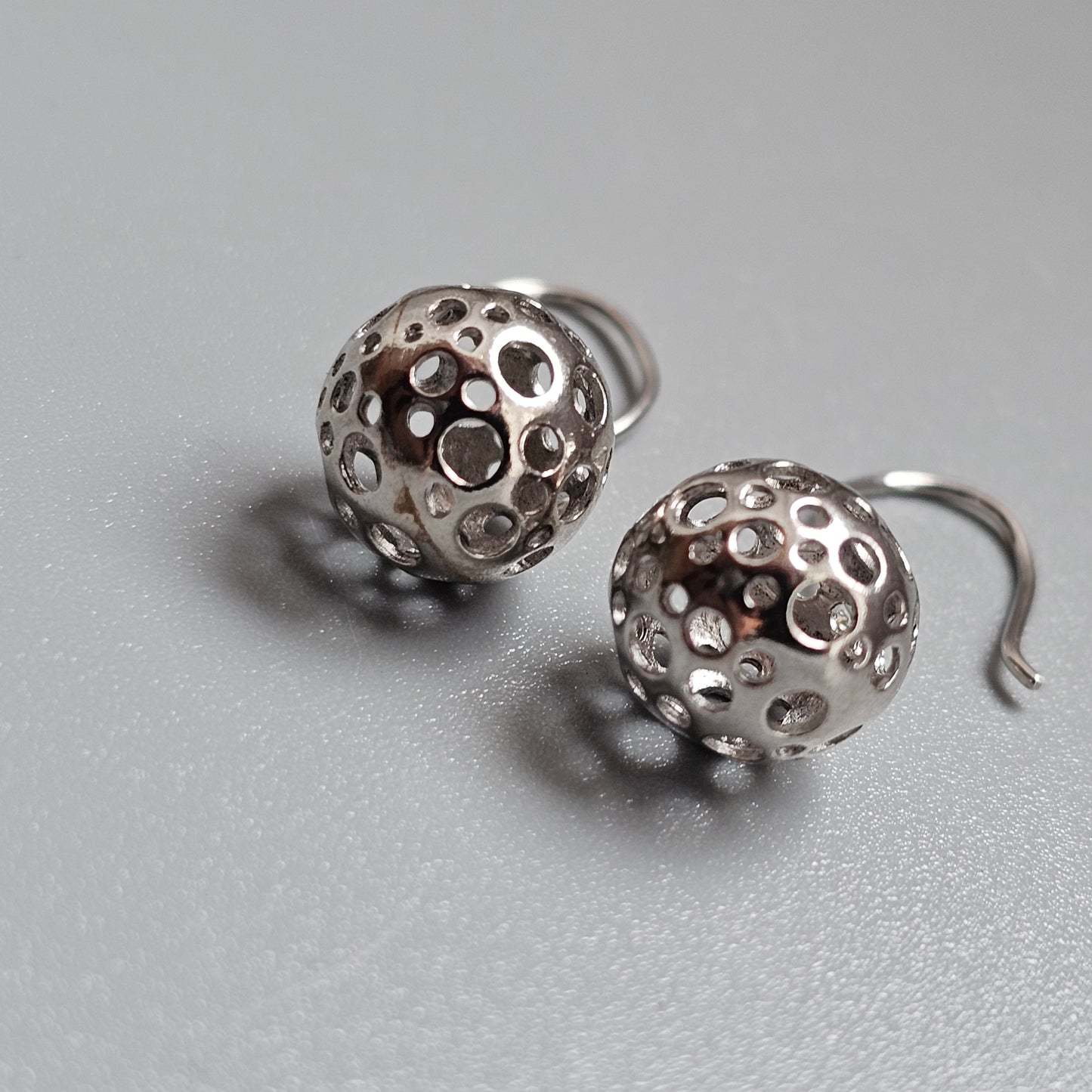 Finnish Liisa Vitali Leppäkerttu Sterling Silver Modernist Orb Earrings