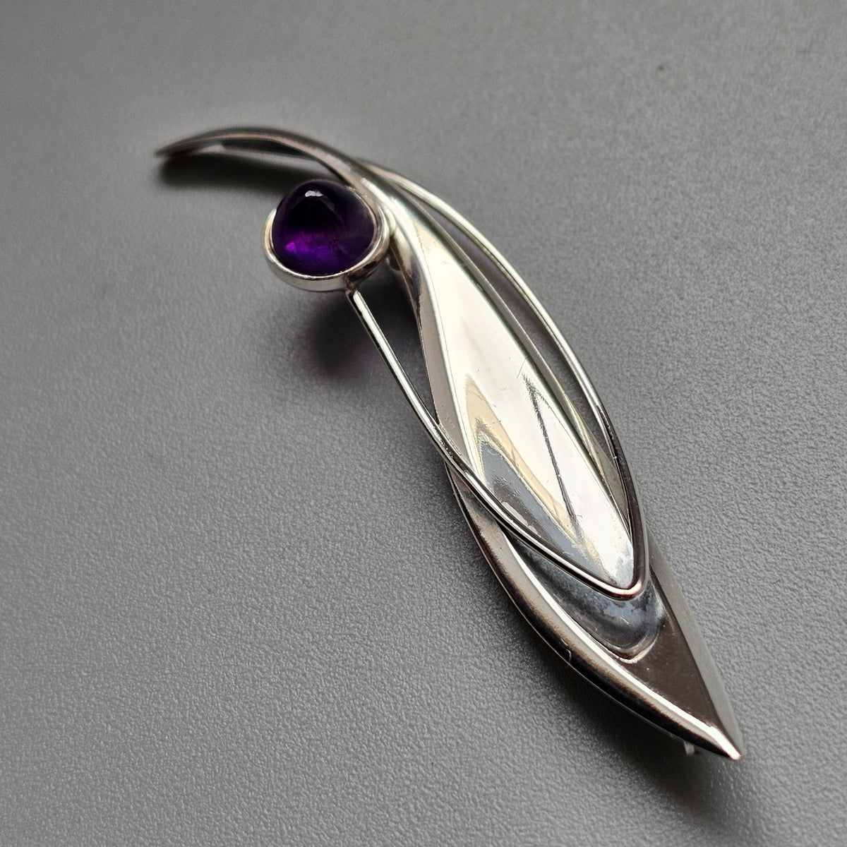 Smaller Finnish 1960s Modernist Silver Amethyst Flower Brooch by Elis Kauppi Kupittaan Kulta 1960