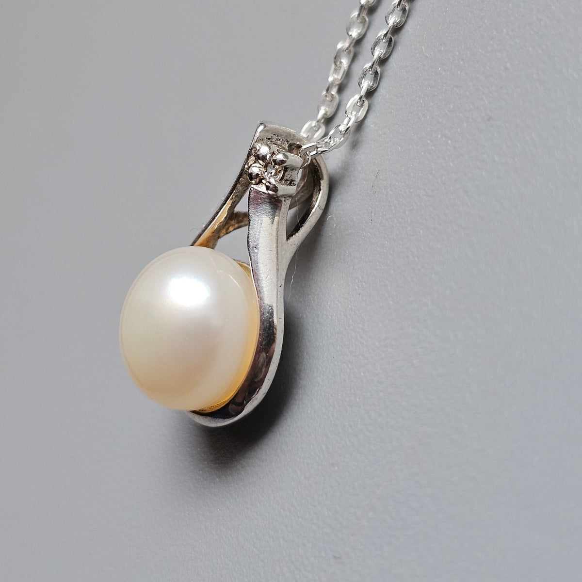 Contemporary Finnish Sterling Silver Pearl Pendant Necklace