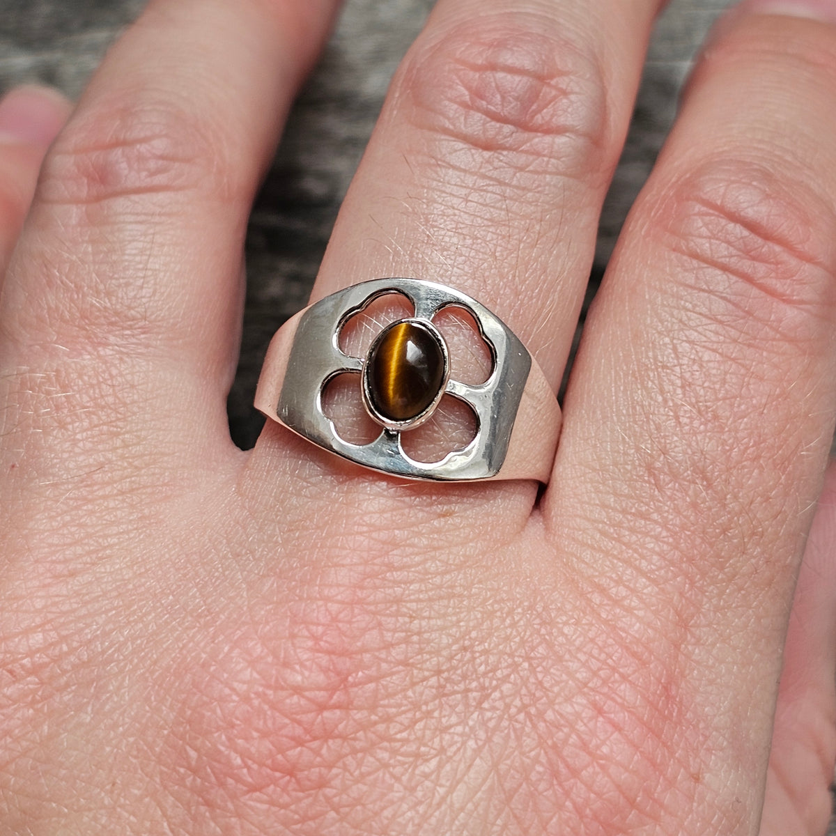 Vintage 1960s Turun Hopea Finnish Silver Tiger's Eye Clover Ring 1962
