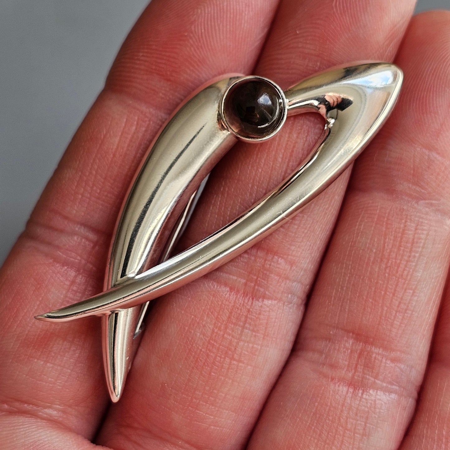 1960s Modernist Finnish Silver Brooch with Smoky Quartz – Kultaseppä Salovaara