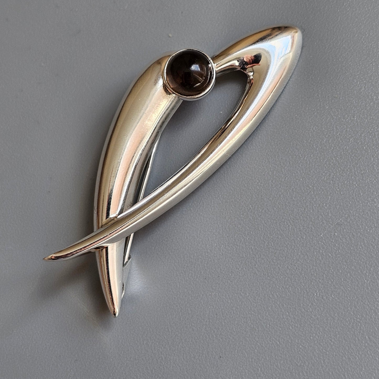 1960s Modernist Finnish Silver Brooch with Smoky Quartz – Kultaseppä Salovaara