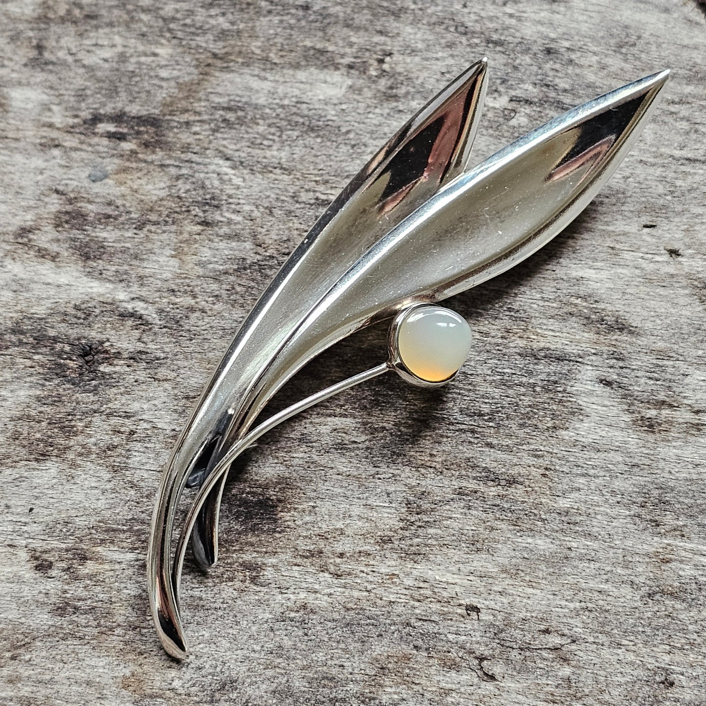 1960s Vintage Modernist Silver Chalcedony Flower Brooch by Elis Kauppi for Kupittaan Kulta 1962