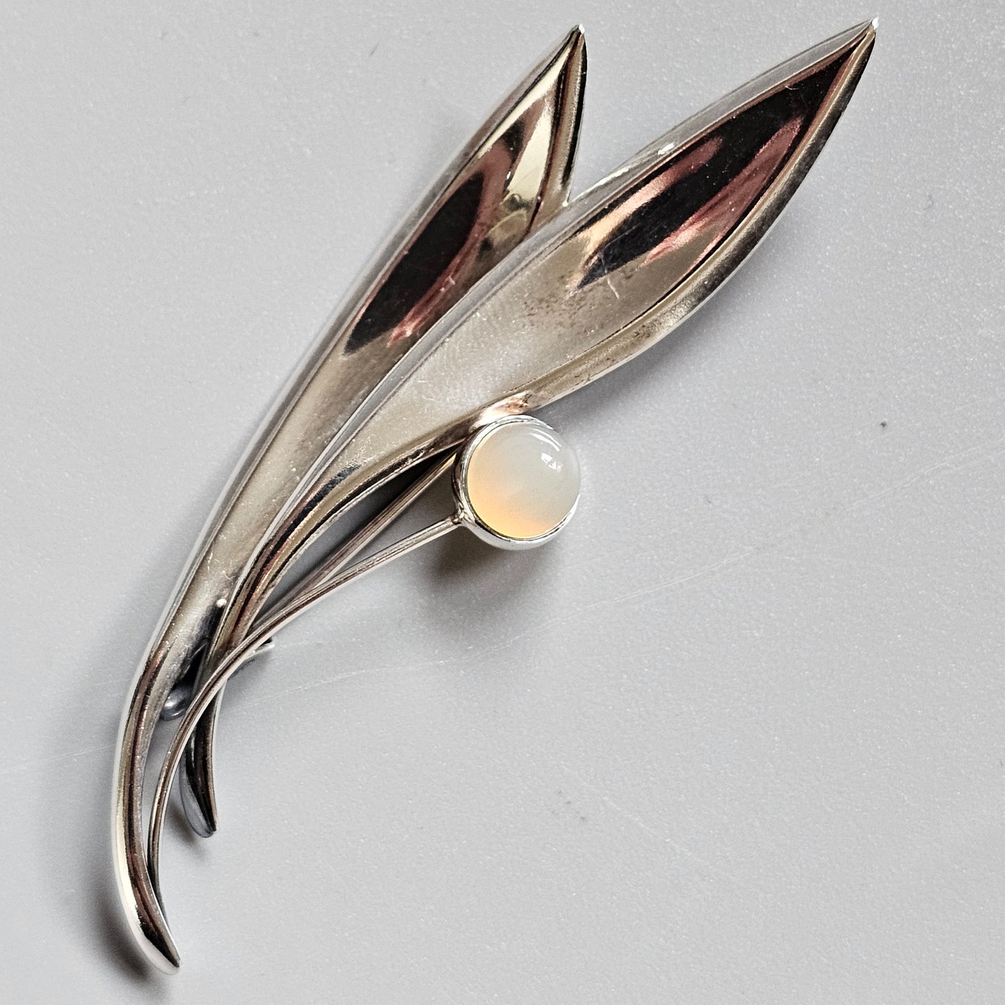 1960s Vintage Modernist Silver Chalcedony Flower Brooch by Elis Kauppi for Kupittaan Kulta 1962