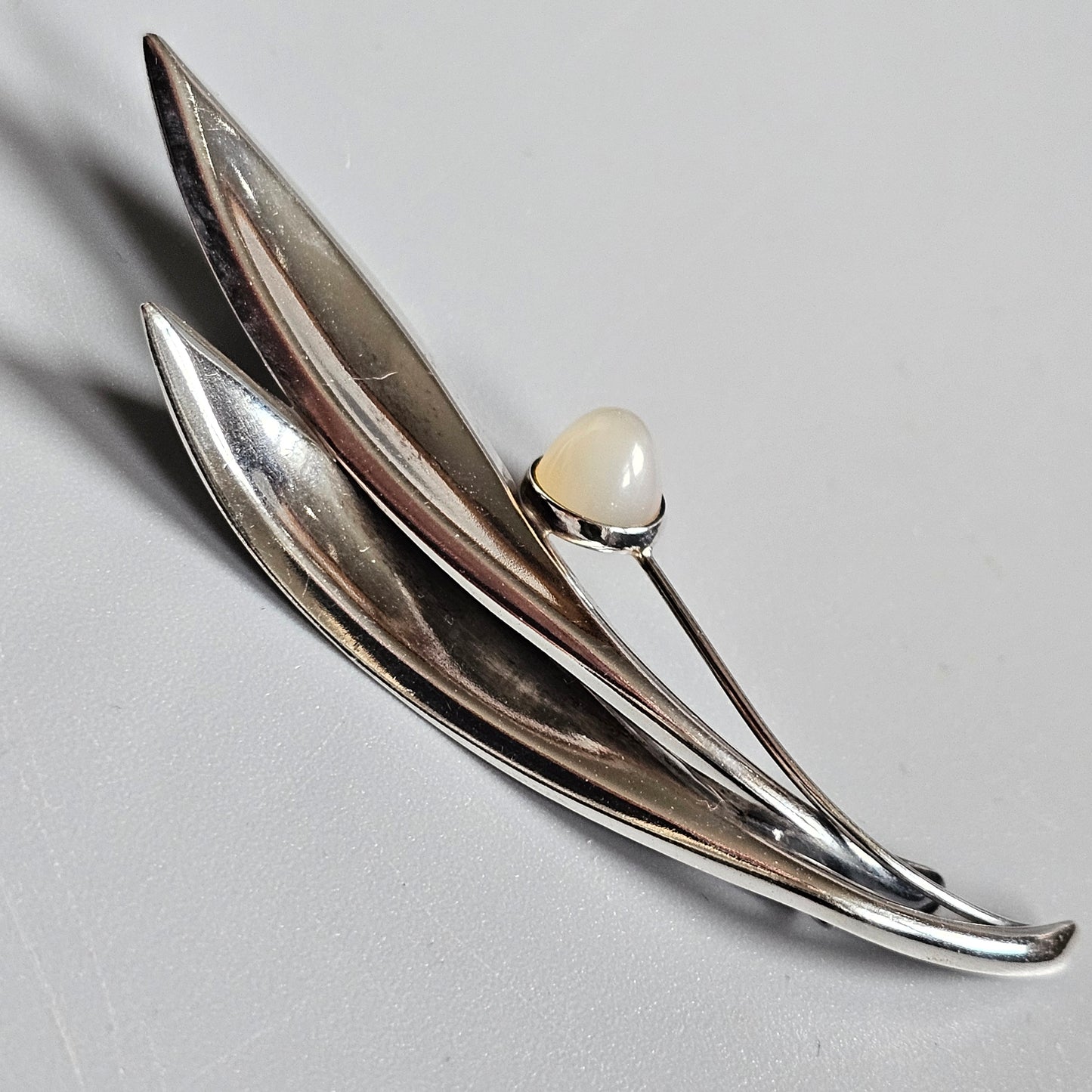 1960s Vintage Modernist Silver Chalcedony Flower Brooch by Elis Kauppi for Kupittaan Kulta 1962