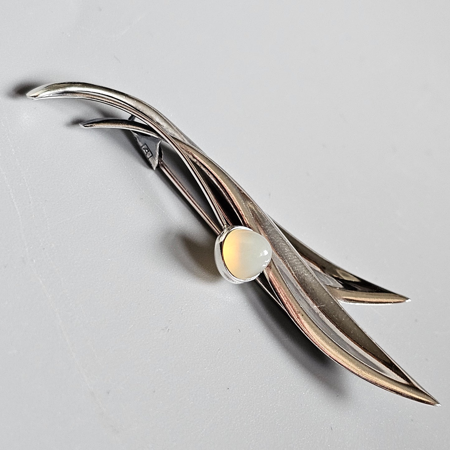 1960s Vintage Modernist Silver Chalcedony Flower Brooch by Elis Kauppi for Kupittaan Kulta 1962