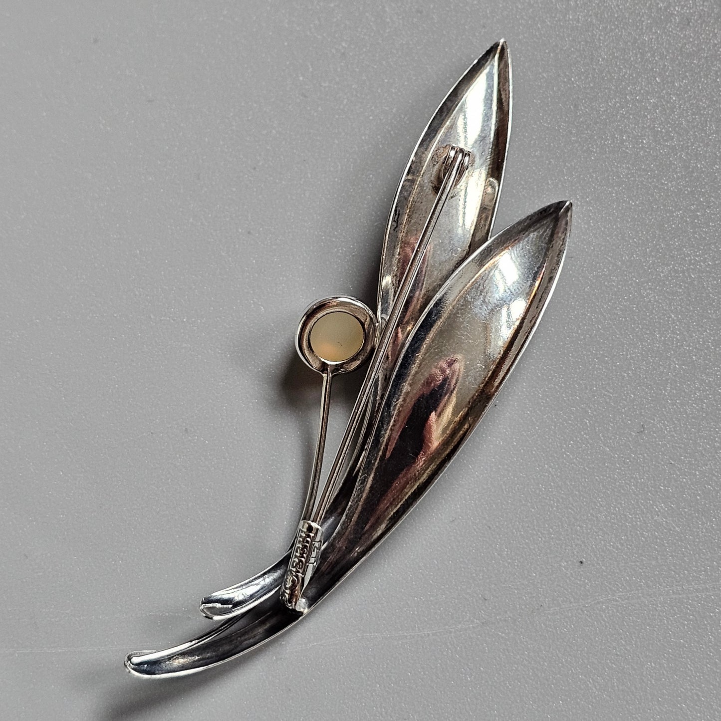 1960s Vintage Modernist Silver Chalcedony Flower Brooch by Elis Kauppi for Kupittaan Kulta 1962