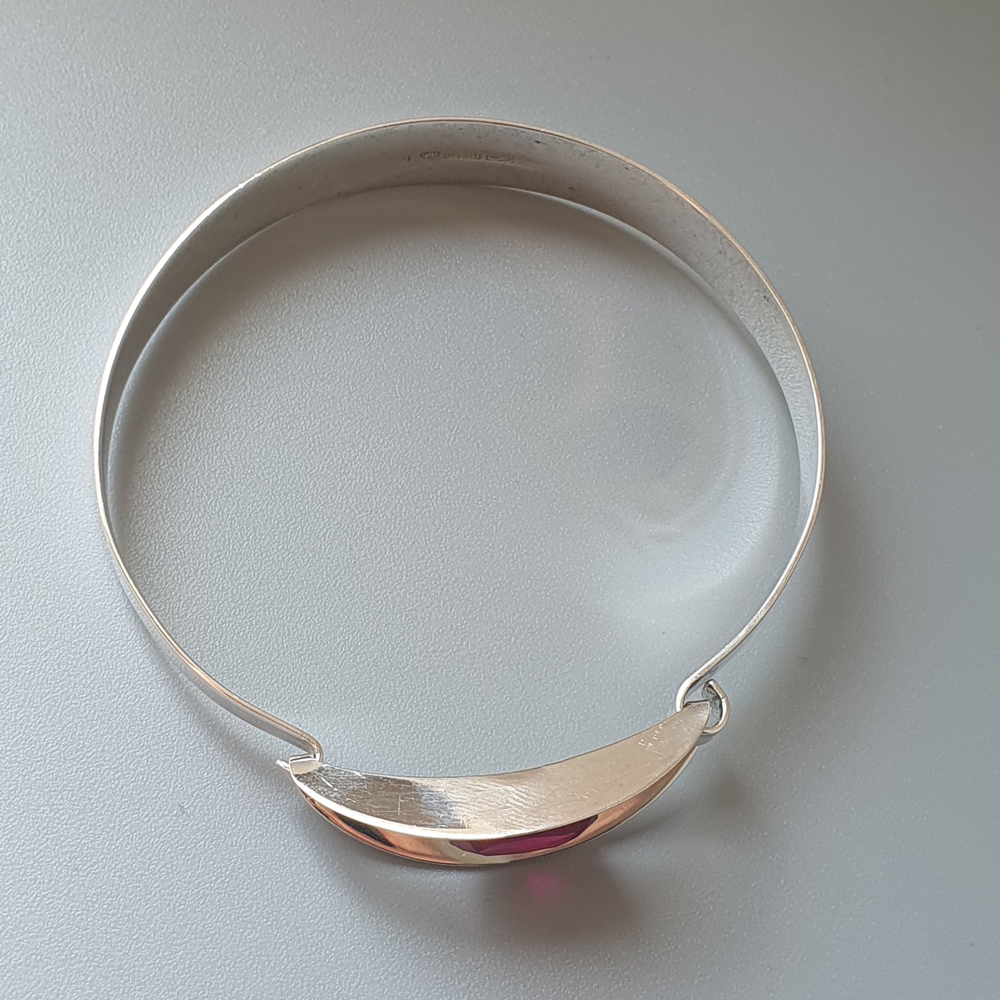 Silver metal collar or choker necklace with a curved front piece.