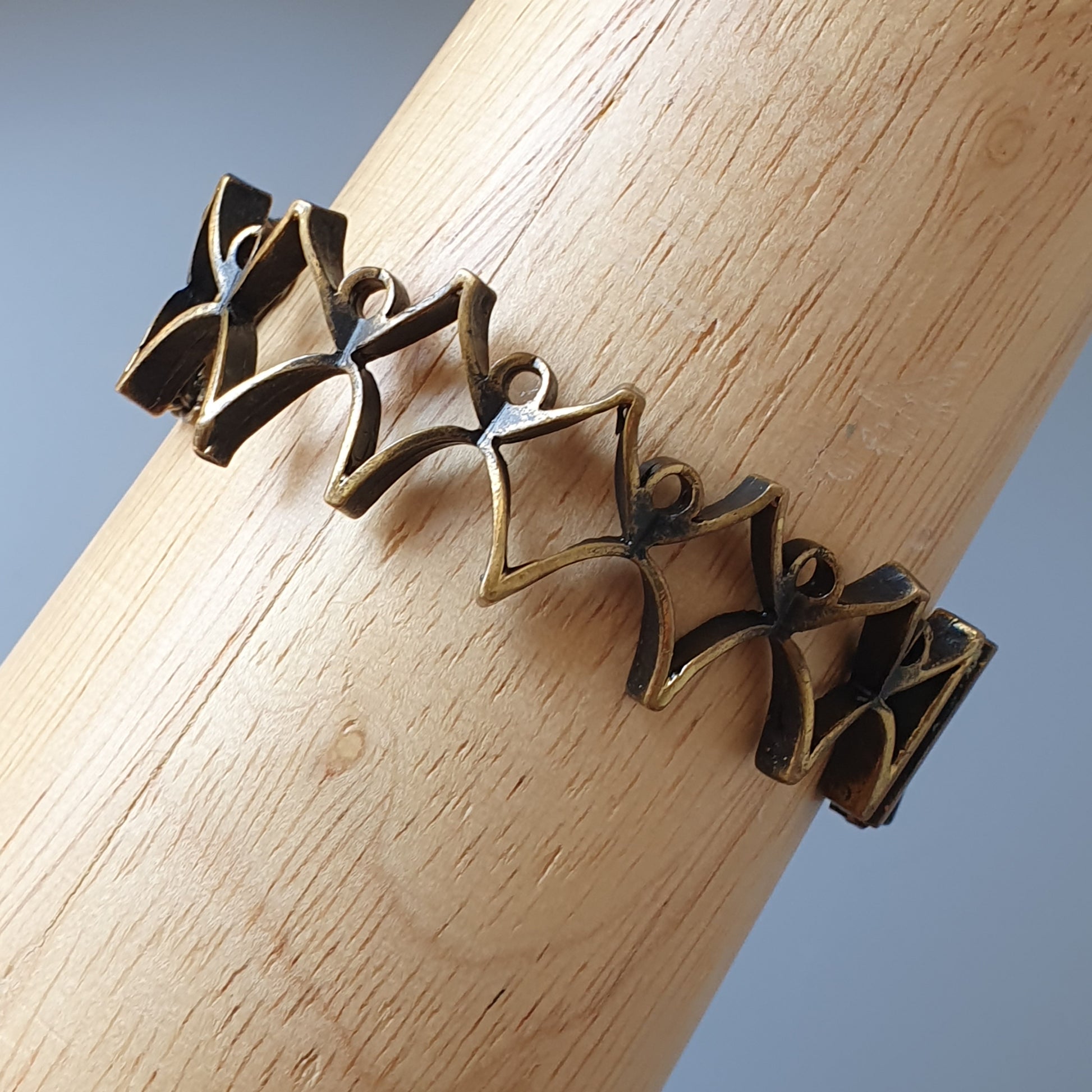 Metallic bracelet with a zigzag or accordion-like design.