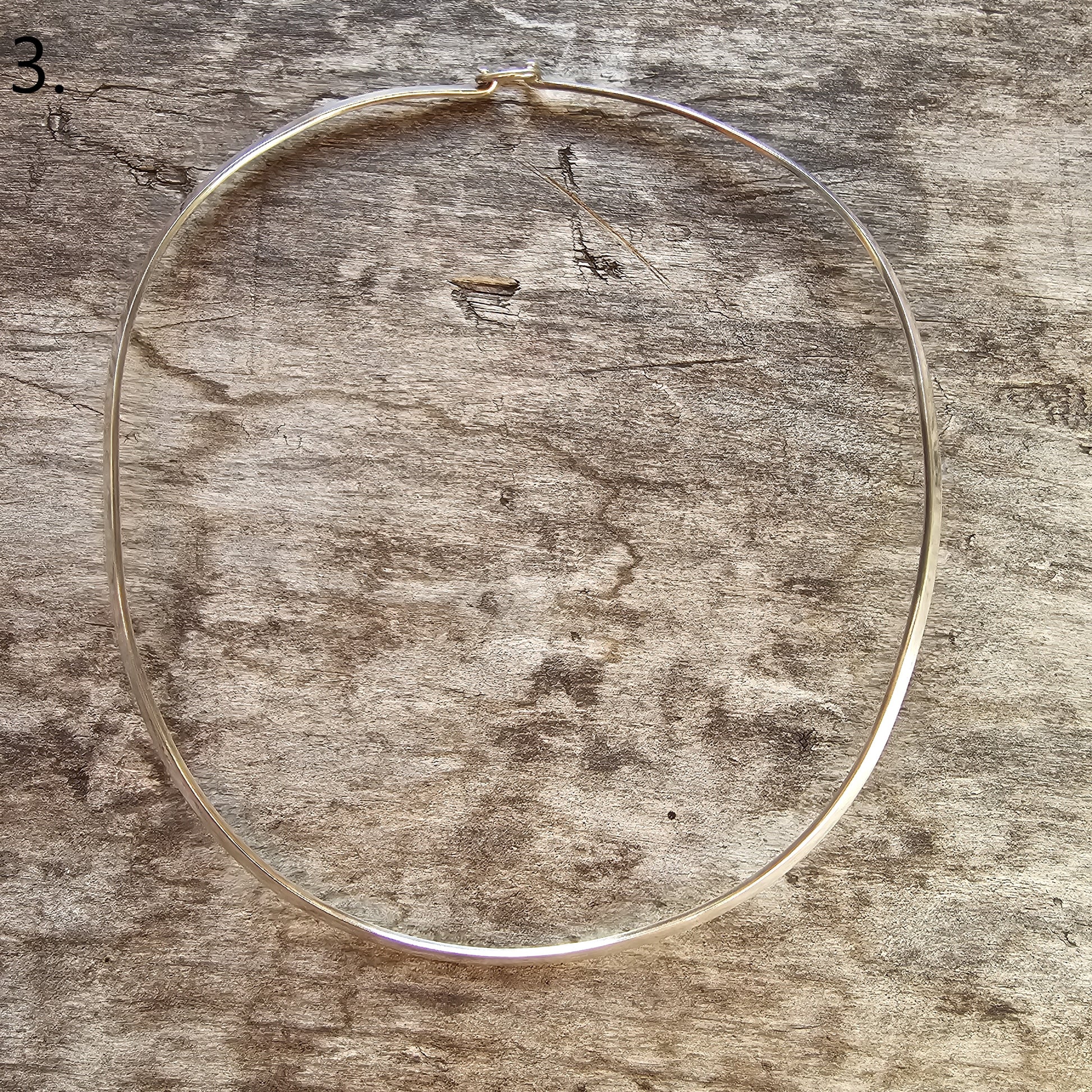 Simple, thin metal hoop or circular wire.