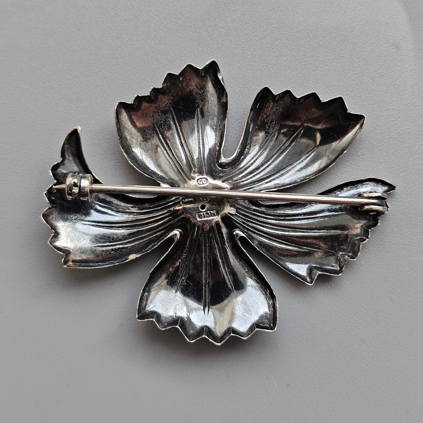 1940s Finnish Silver Flower Brooch by Georg Buchert – Modernist Floral Design, Dated 1949