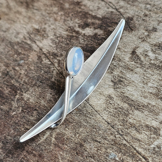 Finnish 1960s Modernist Silver Chalcedony Moonstone Flower Brooch by Elis Kauppi Kupittaan Kulta