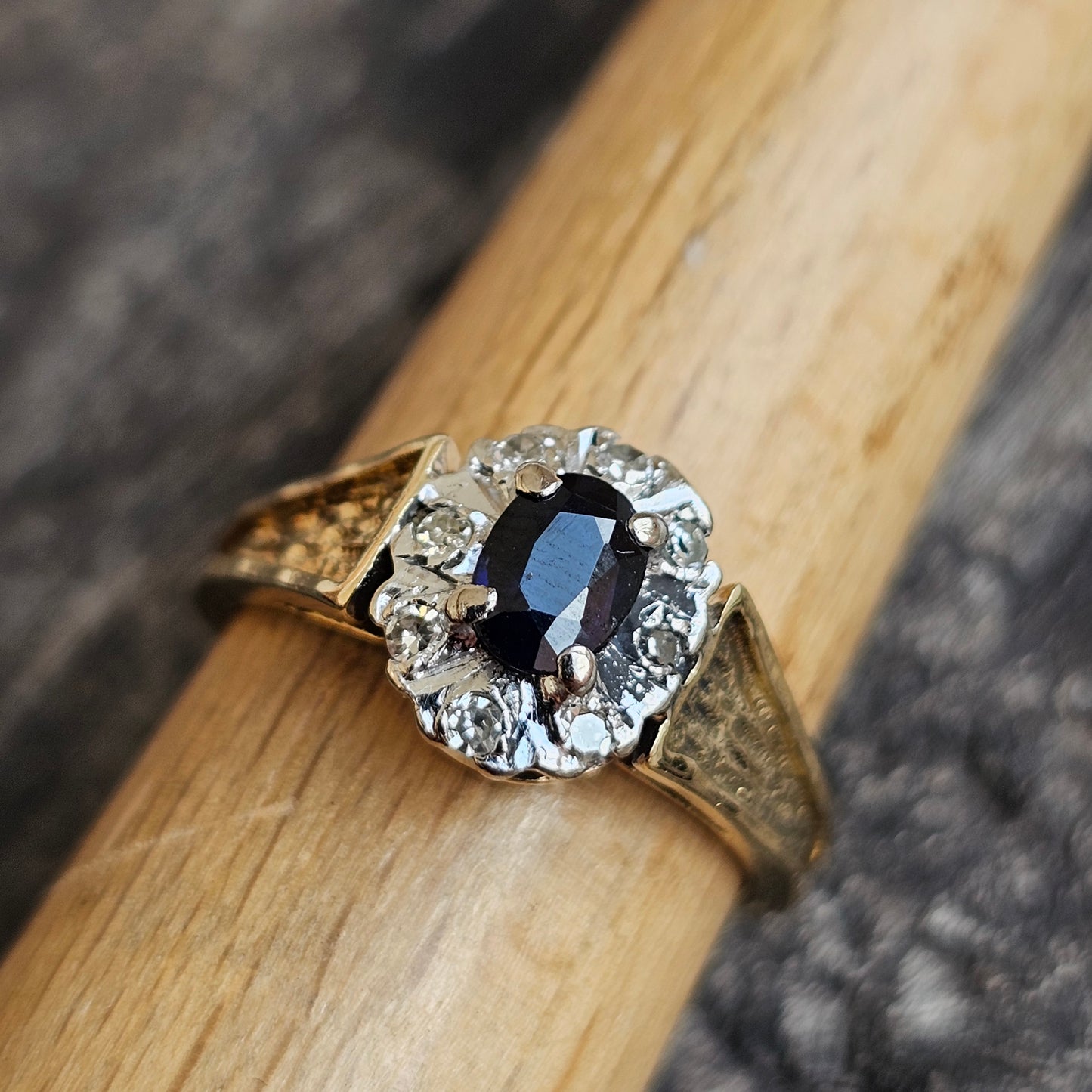 Vintage 1970s British Hallmarked 18ct Gold, Sapphire & Diamond Halo Ring 1973