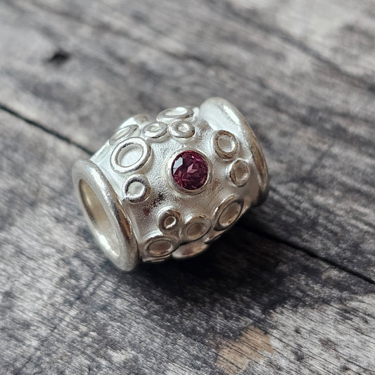 Kalevala Koru Sterling Silver Child Lapsi Barrel Bracelet Charm Red Stone