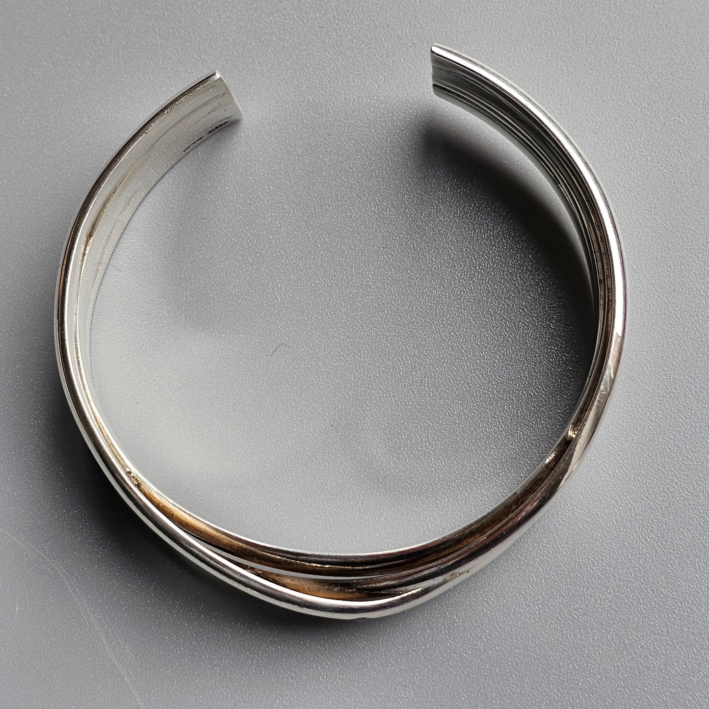 Modern British Sterling Silver Torque Cuff Bangle Bracelet with Opal & Moonstone – Hallmarked 2018